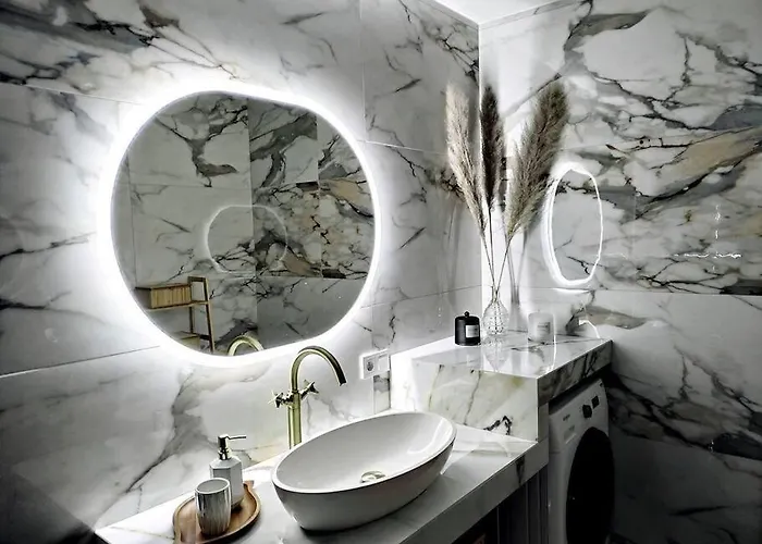 Widokowy Z Balia Jacuzzi I Sauna Na Wylacznosc - Sikorowka - Dobre Miejsce דירה